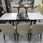 Bàn ăn có gắn bếp từ thông minh