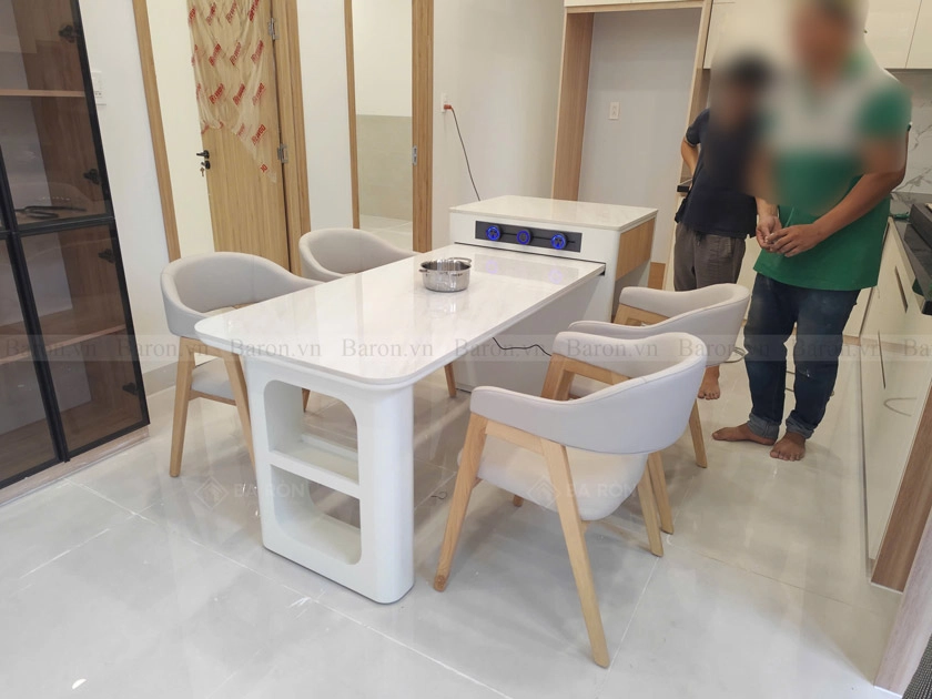 Đảo bếp thông minh kết hợp bàn ăn có bếp từ
